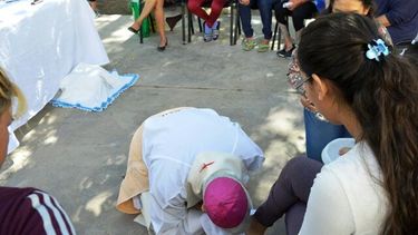 Monseñor Lozano realizó el tradicional lavado de pies en el Penal