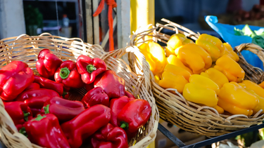 Carnes y fruta: mirá las ofertas de la semana en la Feria de Capital