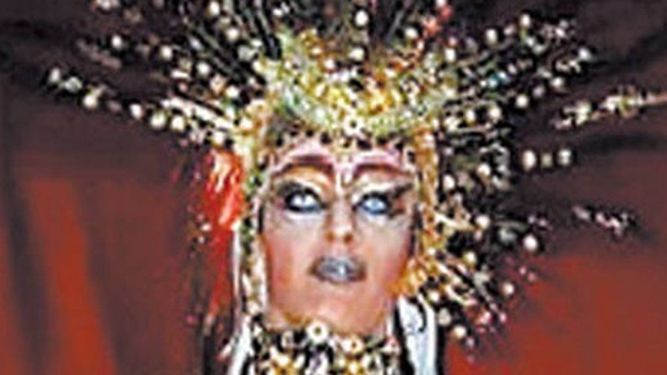 Oficial Vega – Perla Mora, las dos caras de la misma persona