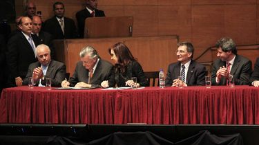 Con CFK firmaron convenio por una mega obra de gas