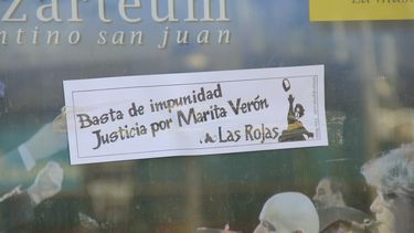 Una vez más, pintadas y carteles en paisajes del microcentro sanjuanino