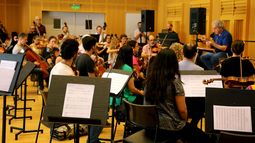 Como si fuera una película, la FNS ya prepara la música con más de 200 artistas