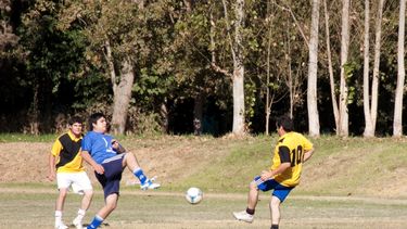 AOMA alienta la práctica deportiva con un torneo de fútbol