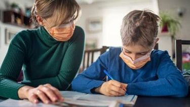 Clases por radio: la innovadora forma de educar de un grupo de docentes sanjuaninos Clases por radio: la innovadora forma de educar de un grupo de docentes sanjuaninos