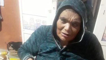 Sigue la dura lucha de Josecito, el vendedor ambulante que pasó 40 años entre colectivos  y hoy está en silla de ruedas