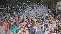 Valenciano y su carnaval a pura espuma