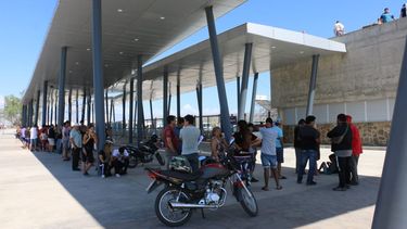 Locura pre FNS: hay cola para comprar entradas en el predio