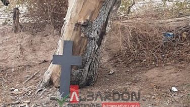 Revuelo en Albardón tras el hallazgo de un ritual de magia negra en la calle