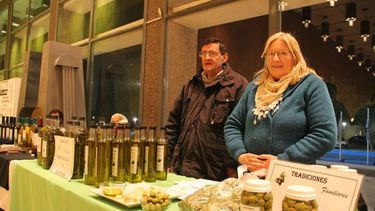 Con música y artesanías, promovieron una donación de libros