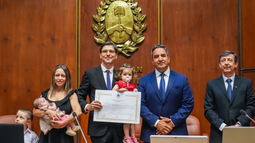 El día que Federico Rizo juró como diputado provincial. A su lado, Enzo Cornejo, quién se quedó quedó con la vicepresidencia primera. El día que Federico Rizo juró como diputado provincial. A su lado, Enzo Cornejo, quién se quedó quedó con la vicepresidencia primera.