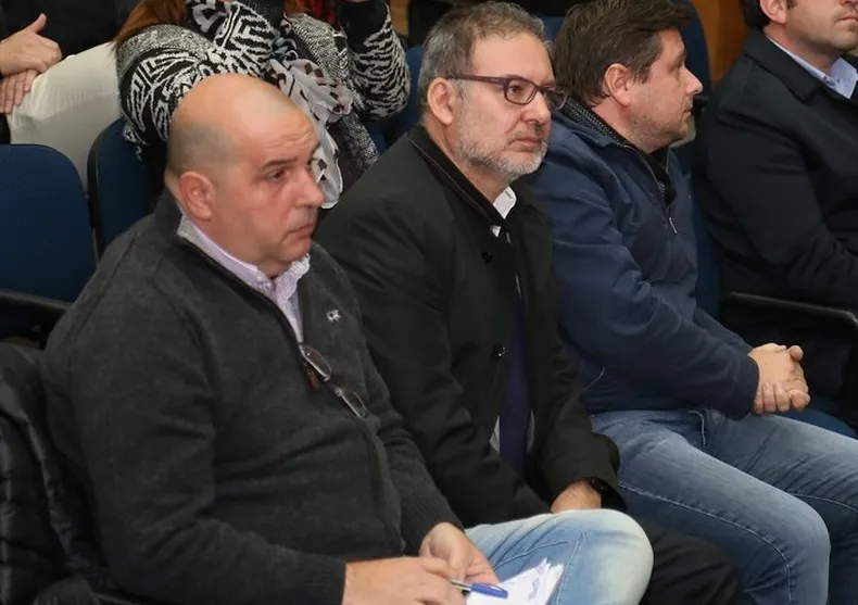 En primera fila. Gustavo Monti, al lado de Gustavo Mastelono, el director de Krah Latinoamérica, en la apertura de sobres de la licitación del acueducto Gran Tulum. 