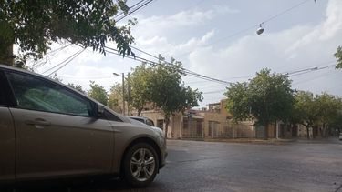 La lluvia irrumpió en la calurosa tarde y sorprendió a los sanjuaninos