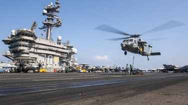 Tensión en Medio Oriente: Estados Unidos derribó un dron iraní que se acercó a un portaaviones en el mar Arábigo