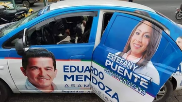 Balearon el auto de una candidata en Ecuador