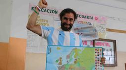 Tras recorrer el mundo en bici, Mati Amaya volvió a San Juan y contó todo en una escuela