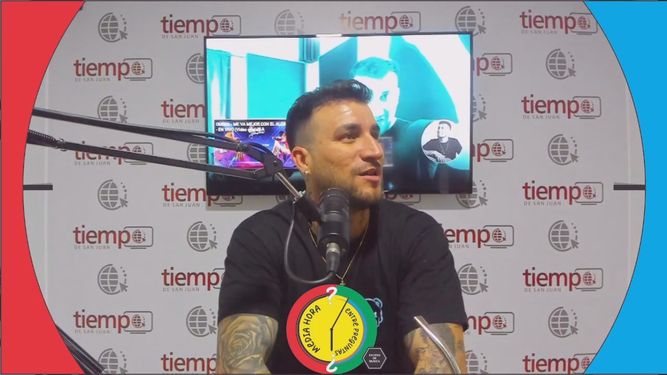 Hugo Flores se prendió con la mejor onda a la charla en Media Hora Entre Preguntas.