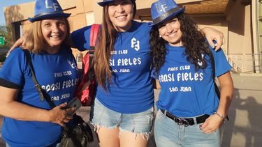 Las sanjuaninas que ahora acampan por una foto con Fonsi