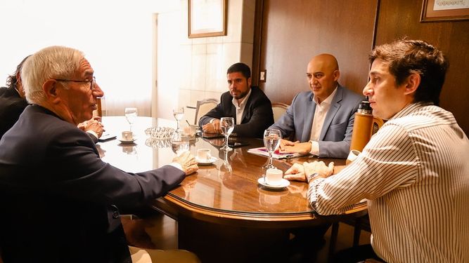 Baistrocchi, en un mano a mano con los representantes del gremio de los municipales