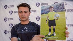 De niño jugaba a ser árbitro y hoy, diez años después, ya dirige en la Liga Sanjuanina: la historia de Jeremías, el pibe que convirtió su pasión en realidad De niño jugaba a ser árbitro y hoy, diez años después, ya dirige en la Liga Sanjuanina: la historia de Jeremías, el pibe que convirtió su pasión en realidad