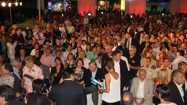 El viento no pudo con la FNS: La primer noche fue un éxito