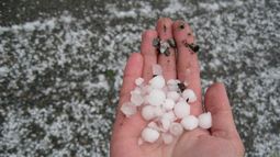Video: como estaba anunciado, llegó la lluvia y el granizo