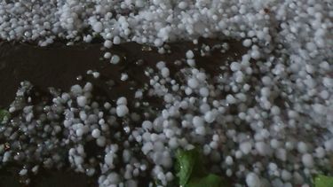 La tormenta con granizo voló hasta techos en Sarmiento