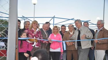 El Bº República del Líbano estrena luces y polideportivo
