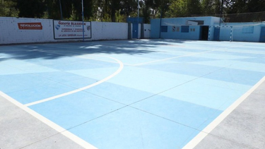 Playón deportivo en el Club Paso de los Andes, en Albardón.