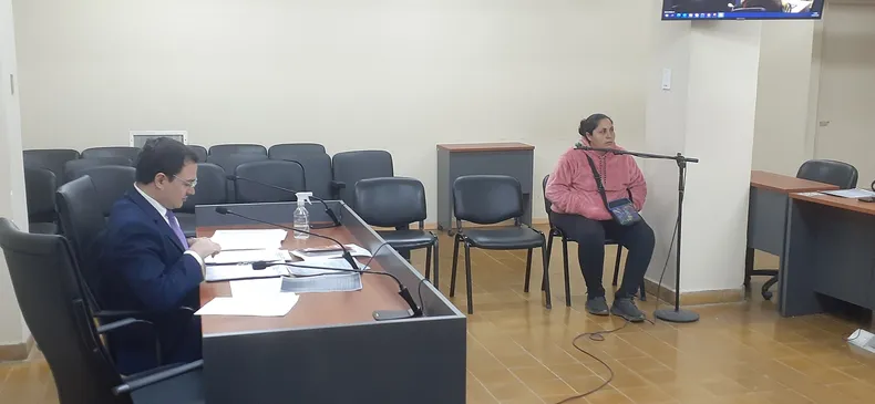 Y&eacute;sica Caballero en una de las audiencias frente al juez de garant&iacute;as Eugenio Maximiliano Barbera.
