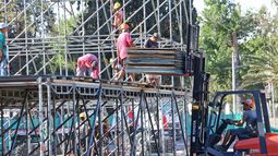 El escenario principal de la Fiesta Nacional del Sol va tomando forma