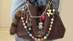 Carteras: el accesorio que ordena (o desarma) un look