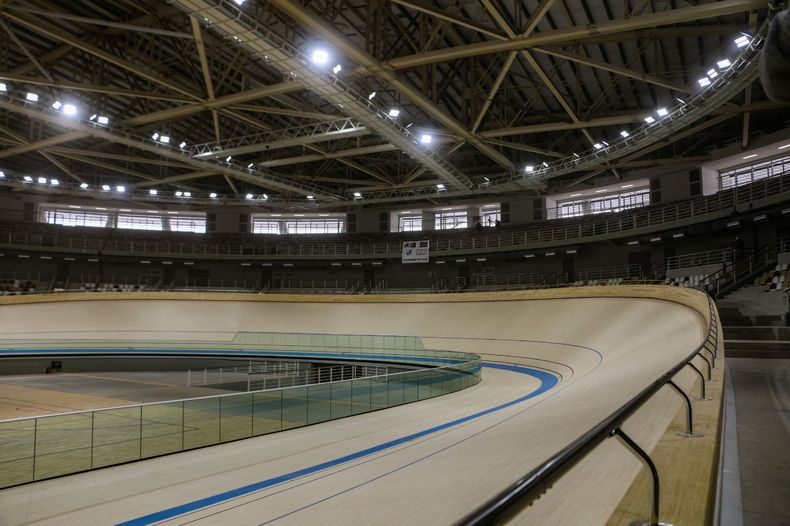 El velódromo tiene una capacidad para 5.763 espectadores sentados.