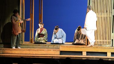 M.Butterfly volvió al Teatro del Bicentenario en una emotiva función para el personal de Salud