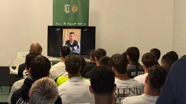 lionel messi se presento ante el plantel del cornella, el club espanol que compro lionel messi se presento ante el plantel del cornella, el club espanol que compro