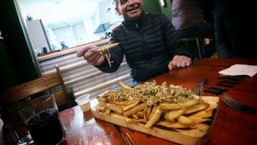 El sorprendente momento que se vivió en un bar chimbero con el intendente