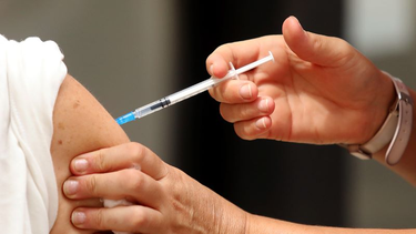 La vacuna contra el dengue ya se puede comprar en San Juan.