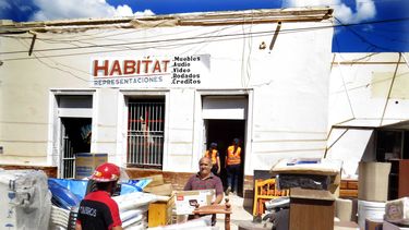 Susto por la caída de una antigua casa de adobes