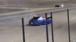 Un auto se incendió en el picódromo de Albardón y el conductor se tiró del vehículo en movimiento