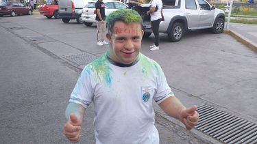 Orgullo: Santi Mira cumplió su sueño y se graduó de la secundaria