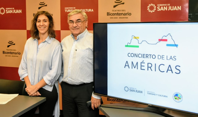 Rolando García Gómez junto a Claudia Grynszpan, quien fue ministra de Turismo y Cultura durante la presentación del Concierto de las Américas 2019