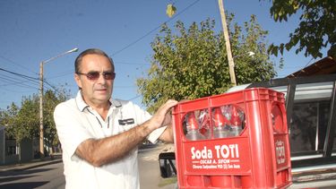 Con el trabajo hasta en el DNI