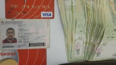 Encontró una billetera con mucho dinero y busca su dueño por Facebook