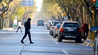Campera fina o gruesa: cómo estará el tiempo en el comienzo de la semana