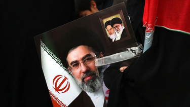 Trump dice que Estados Unidos no sabe si el líder supremo de Irán está muerto o no