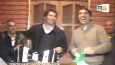 Chicos del Club La Legua recibieron indumentaria de manos de Uñac