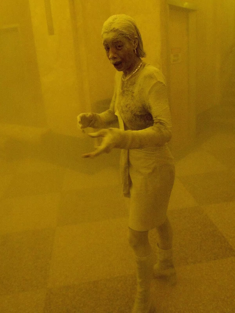Marcy Borders, la "dust lady". Su imagen fue una de las más icónicas del atentado a las Torres Gemelas. Falleció en 2015 víctima de un cáncer. (AFP) Marcy Borders, la "dust lady". Su imagen fue una de las más icónicas del atentado a las Torres Gemelas. Falleció en 2015 víctima de un cáncer. (AFP)