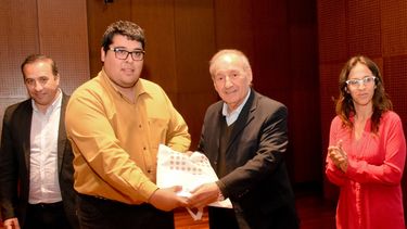 Más de cuarenta taxistas y remiseros recibieron certificados con un plus de cultura