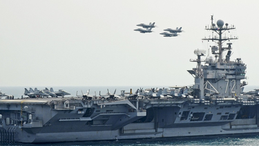 El portaaviones USS Abraham Lincoln se encuentra cerca de Irán.