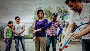 Julián Weich le puso filtros de agua a las escuelas de Guanacache