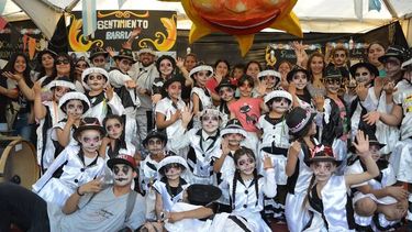 Identidad barrial: con la murga tatuada en el corazón